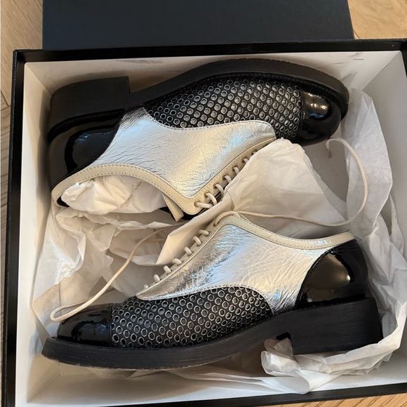 CHANEL Black and White Lace-Up Boots - Picture 3 of 10